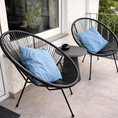 Navia Vela Premium - Parkplatz, Boxspringbett & Balkon * Koblenc