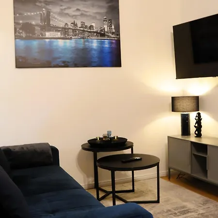 Apartment Navia Vela Premium - Parkplatz, Boxspringbett & Balkon *