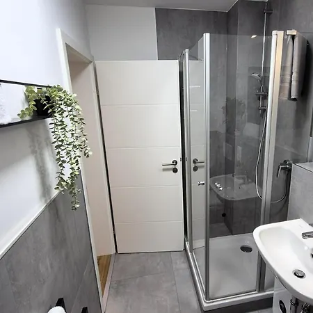 Navia Vela Premium - Parkplatz, Boxspringbett & Balkon Apartment Koblenz (Rhineland-Palatinate)